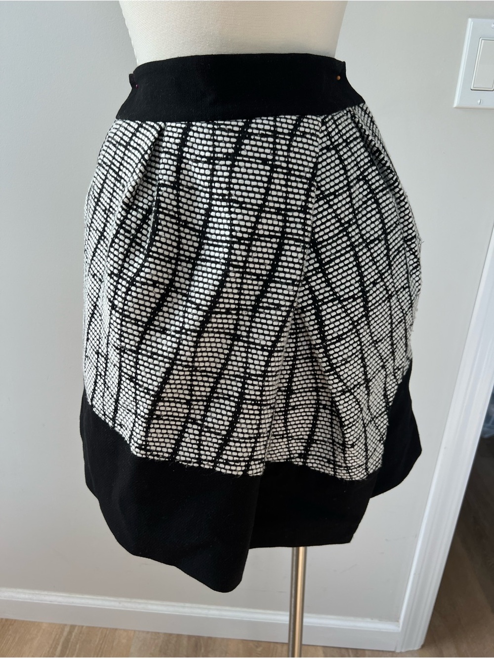 Banana Republic Black and White Patterned Mini Skirt